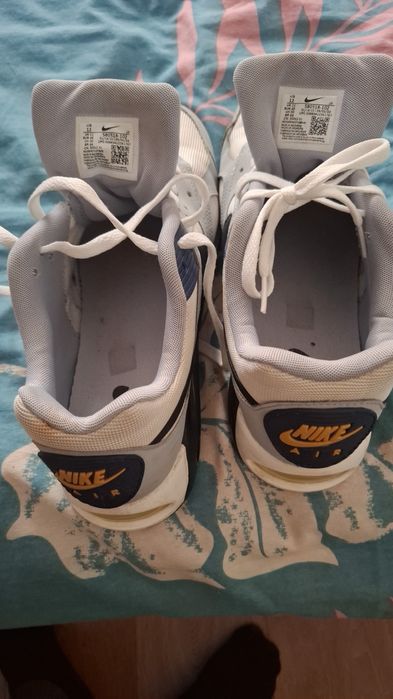 Vând adidași Nike puțin purtati, mărimea 45