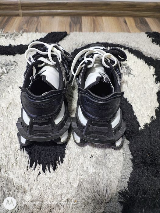 Adidași de vânzare