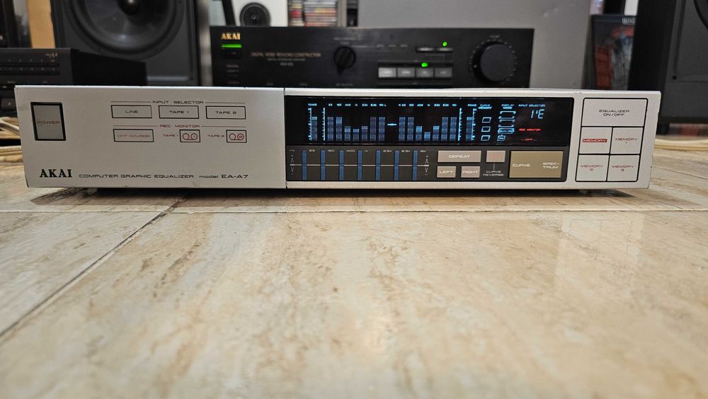Egalizator Akai EA-A7 cap de serie, partial defect. Test video!