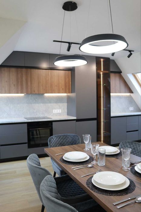 Дава се под наем Многостаен апартамент в Пловдив, Център - 200 кв.м за 1500 € - Снимка #2