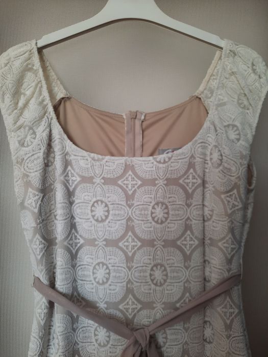 Rochie de ocazie din dantelă și sacou satinat
