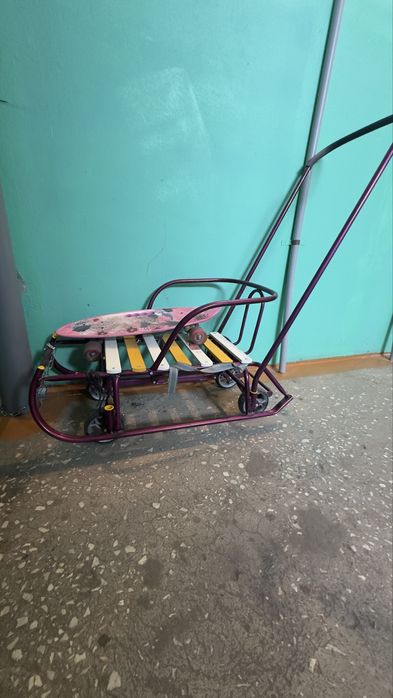 Продам санки на колесах в отличном состоянии.