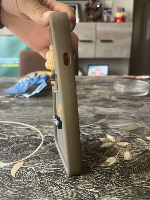 Продавам чисто нов калъф за айфон 13