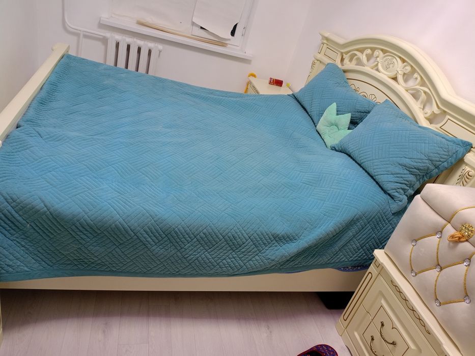 Продается спальная гарнитура