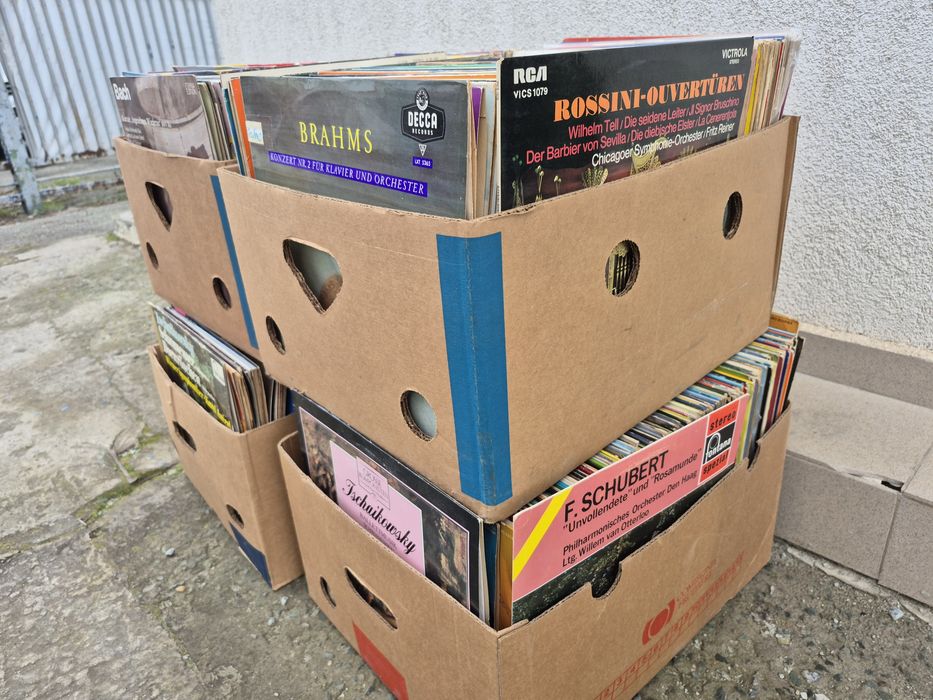 Vând lot  150 de discuri vinil cu muzică clasică mixtă pentru  pick-up