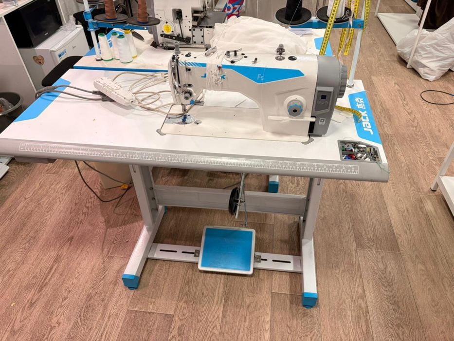 Продам Швейное оборудование jack машинка роллер