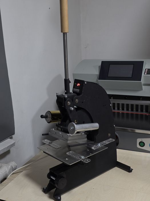 Пресс для горячего тиснения