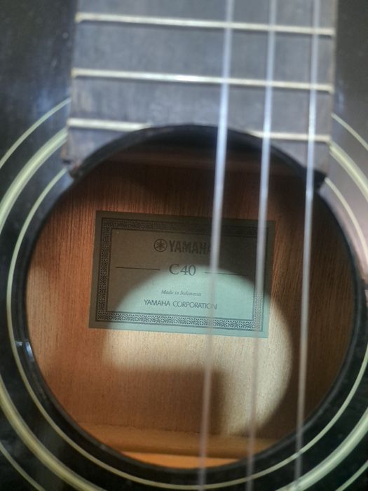 Китара Yamaha C40