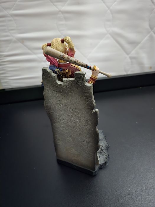 Statuetă Harley Quinn originală DC Comics – Diamond Select (DST