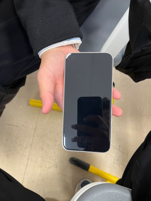 iPhone 13 в хорошем состоянии