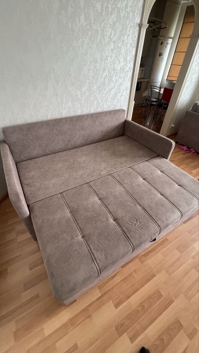 Диван для гостиной(Продам срочно)