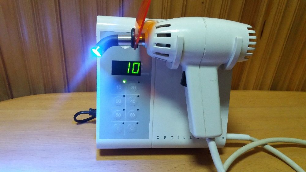 lampa de fotopolimerizare model “Optilux 500”