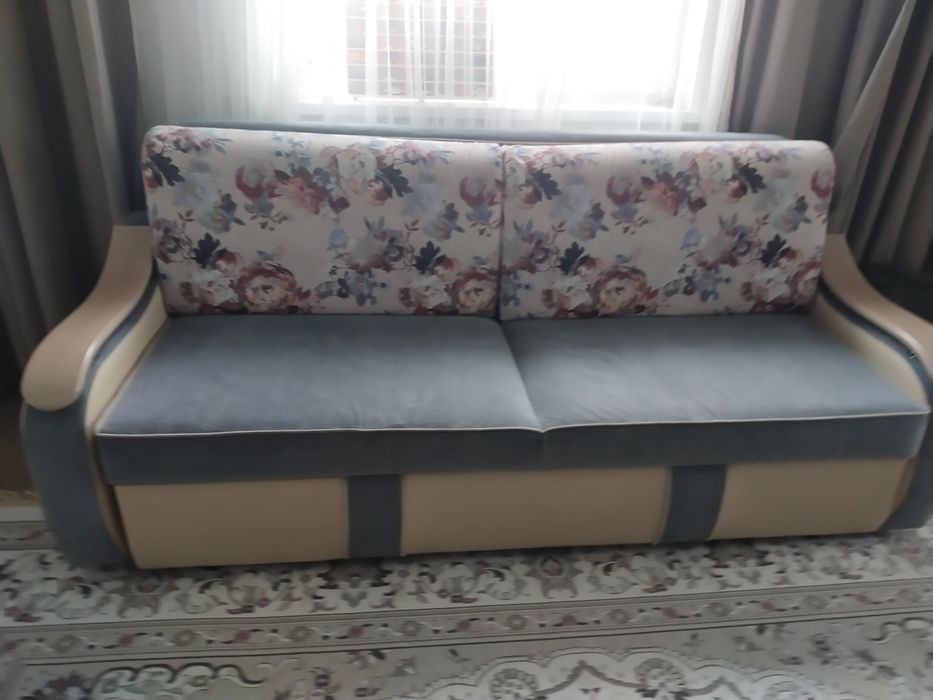 Продам Диван в хорошем состоянии