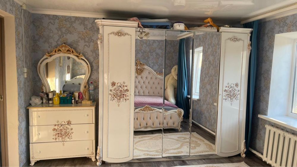 Спальный гарнитур