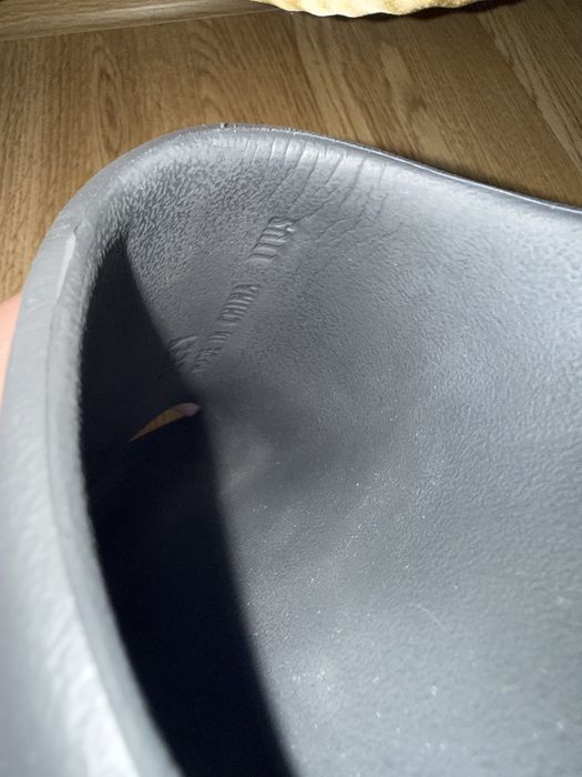 Yeezy slides negri