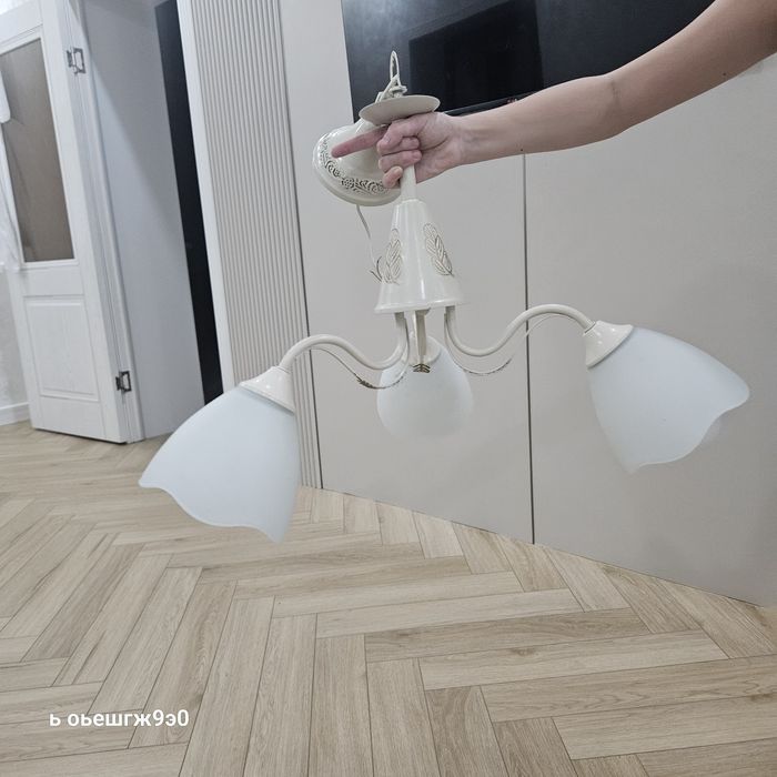 Люстра в хорошом состоянии