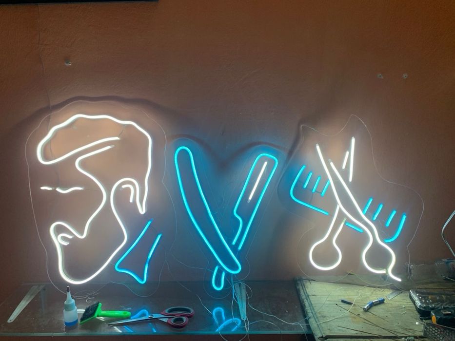 Неоновая вывеска Неон