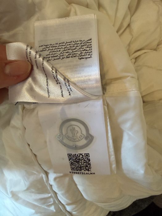 Оригинальный пуховик Moncler