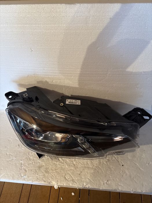 Фар Peugeot Rigther 18-