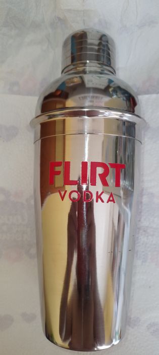 спортни бутилки за вода, термочаши, термос и шейкър Flirt Vodka