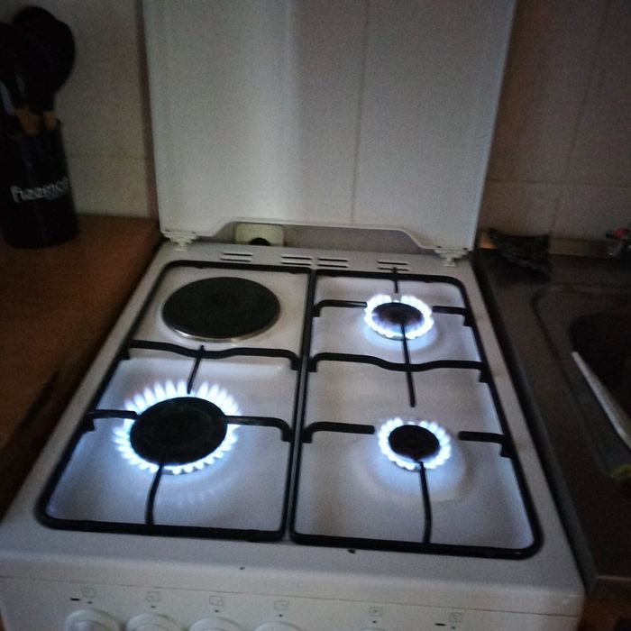 Продам газовую плиту