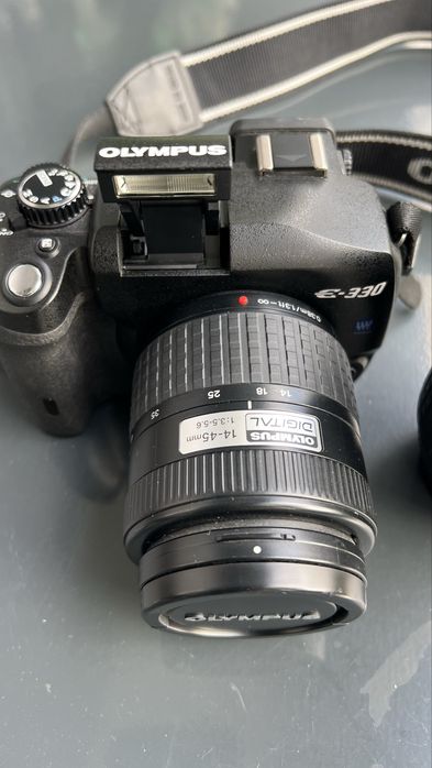 Olympus E330 - два обектива