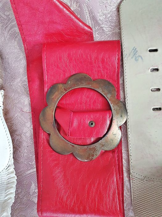 Колани лот за общо 10 лв