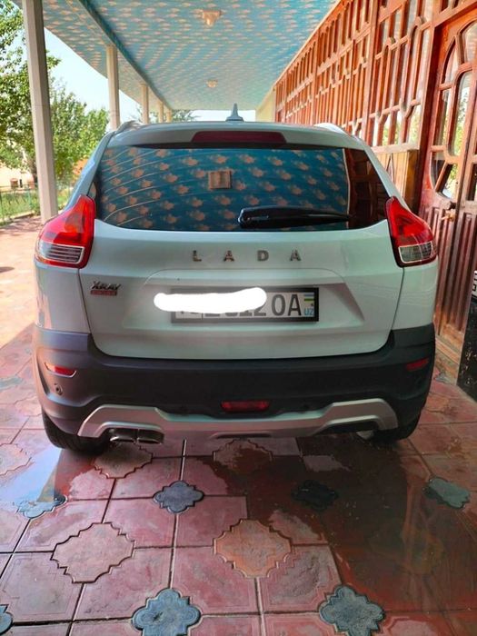 Lada Xray Cross yengil avtomashina