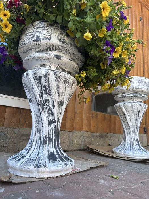 Ghiveci din beton pentru flori