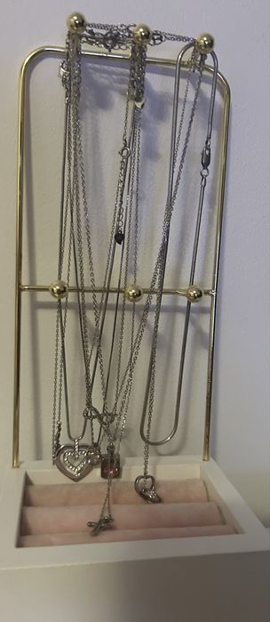 Lantisoare  argint . Detalii in privat