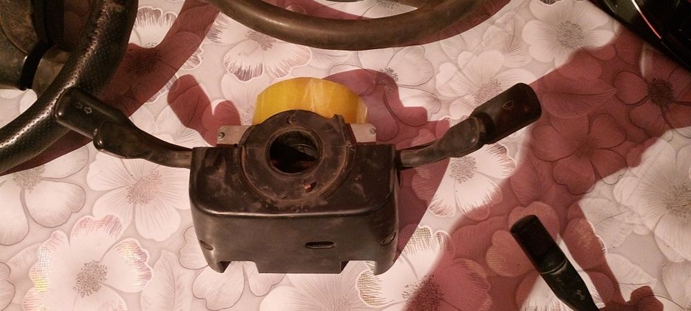 Продам рулевой переключатель на audi