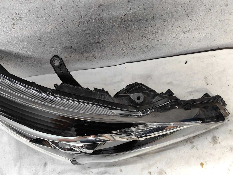 Оригинален фар Тойота  Toyota Verso 13-16