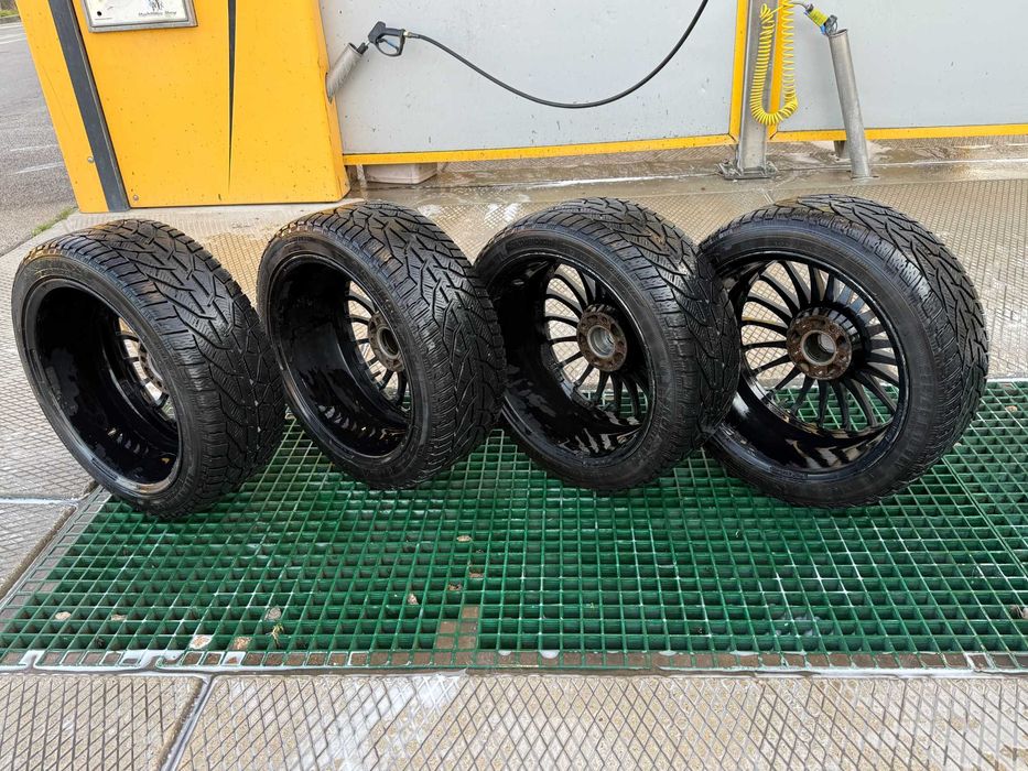 Продавам 4 зимни гуми с джанти – 235/40 R18