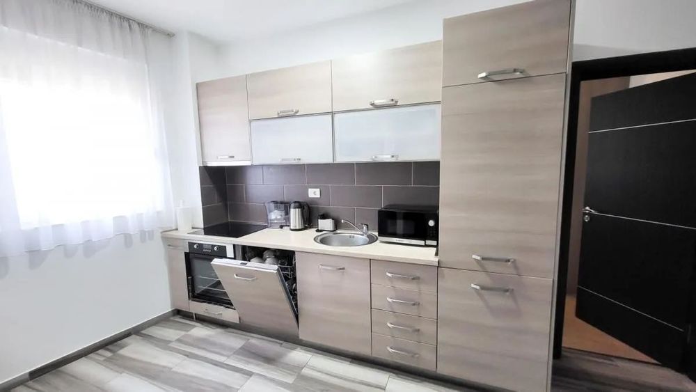 Продава се Тристаен апартамент в София, Люлин 8 - 85 кв.м за 2095 €/кв.м - Снимка #2