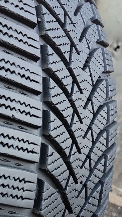 1брой зимна гума 225/55/17 Semperit