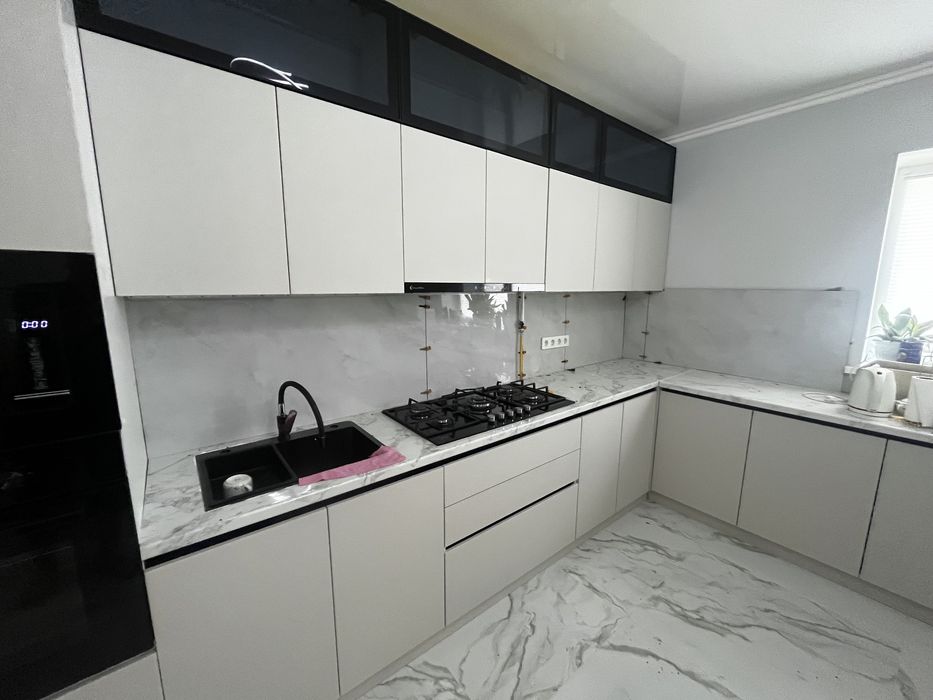 Опытный кафельщик