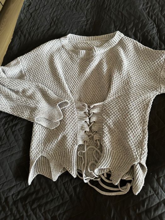 Чисто нов сив пуловер