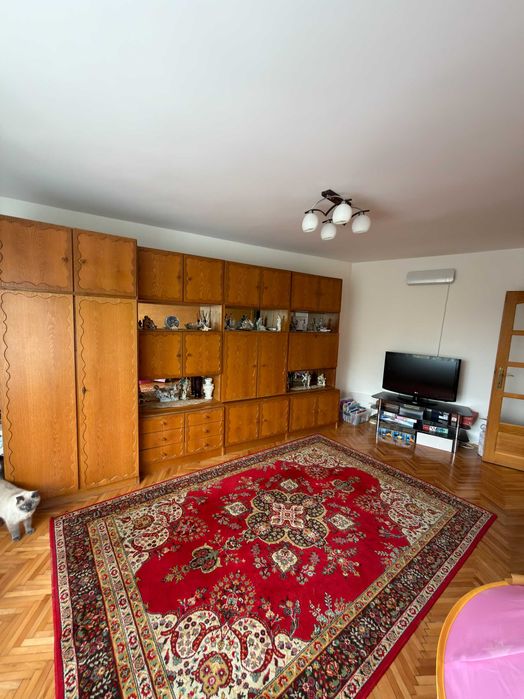 Vănd apartament cu 3 camera, etajul 1 zona Dimitrie Cantemir