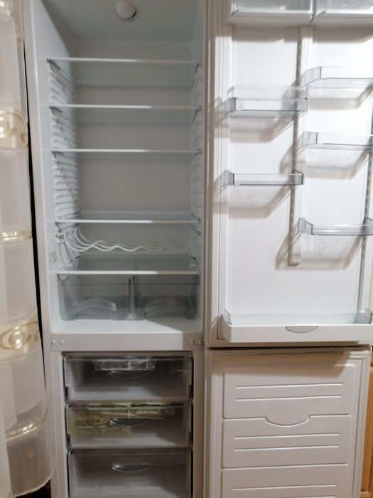 Продам Холодильник Атлант