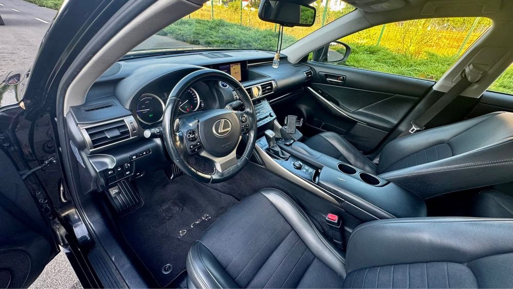 Lexus IS300h  2.5hybrid