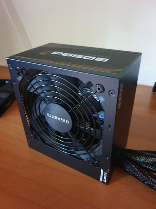 Sursa gigabyte de 650  noua