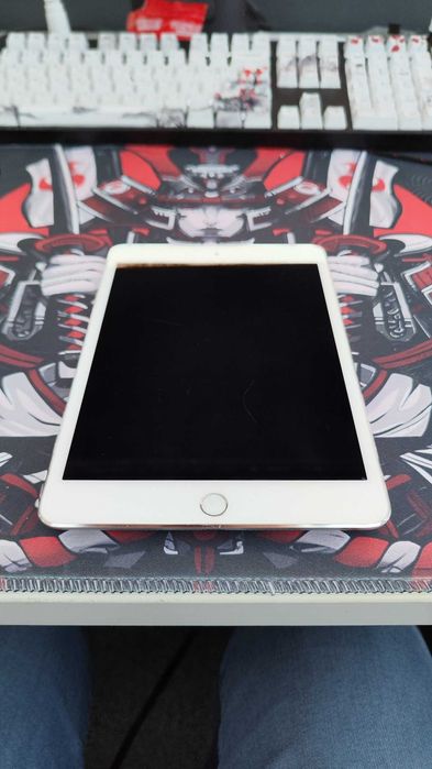 В идеале iPad mini 4 Wi-Fi + LTE (сим карта) 64GB