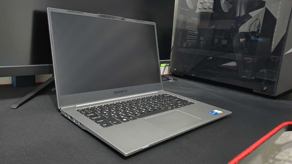 Ноутбук GIGABYTE Core i7