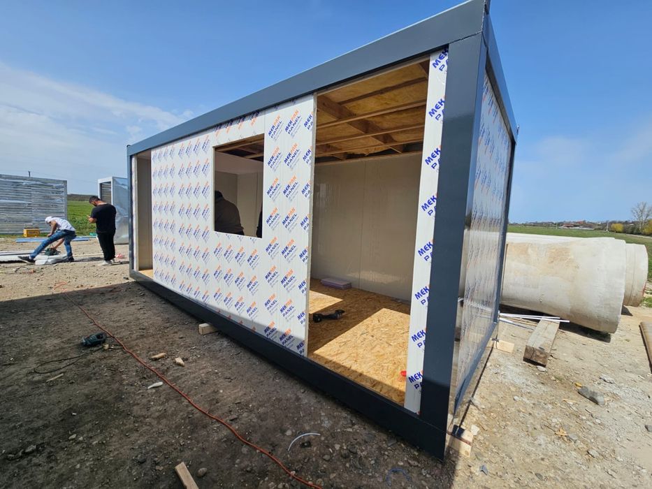 Vand containere la cerere