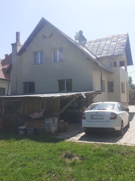 Vând casă cu 3 camere și mansarda. Anul 2000