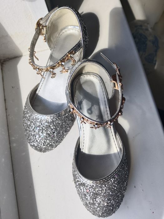 Блестящие туфли для девочек