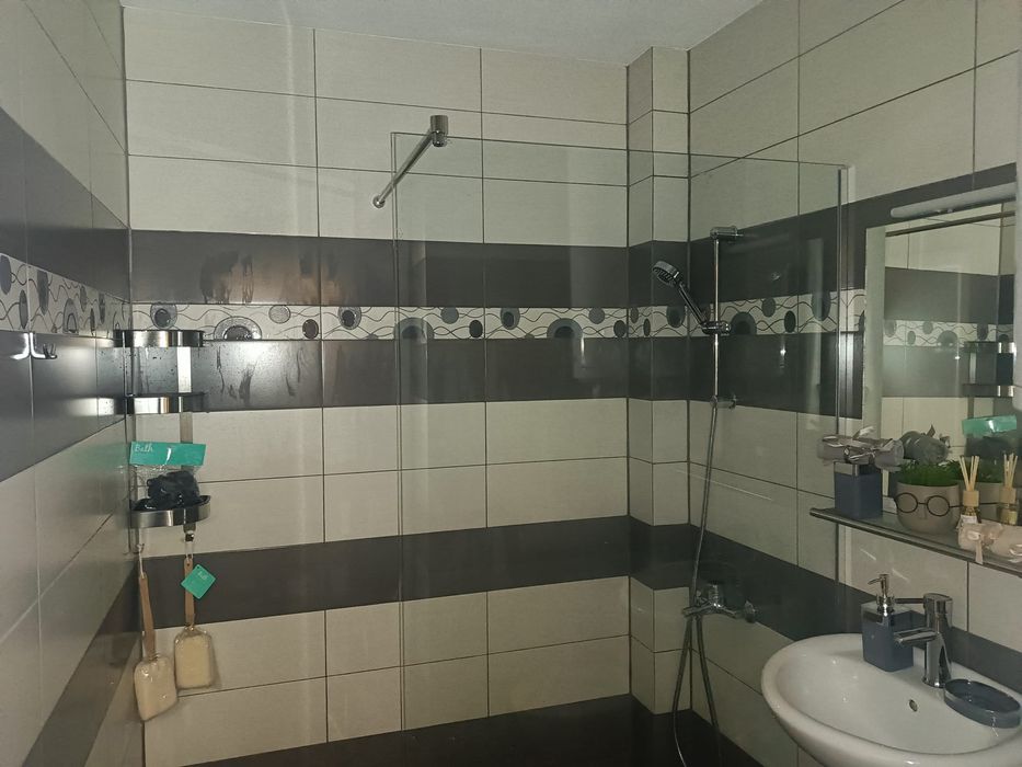 Дава се под наем Двустаен апартамент в Пловдив, Въстанически - 64 кв.м за 418.71 € - Снимка #2