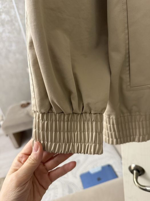 Продам бомбер mango