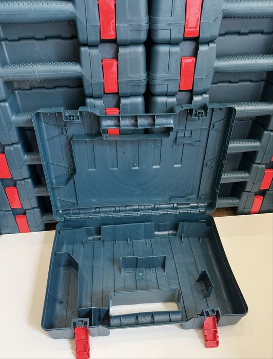 Куфар за инструменти + Бургии 6/8/10 , Шило и Секач