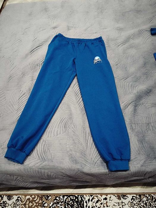 Продам костюм новый